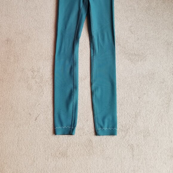Lululemon Zoned In Tight 27" Senseknit in Green Jasper, size 4 - Picture 11 of 12